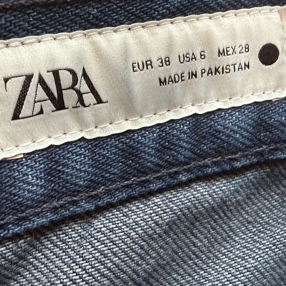 ZARA Rhinestone Studded Denim Shorts BNWT Dark Wash Size 6 Sparkle - Picture 6 of 7